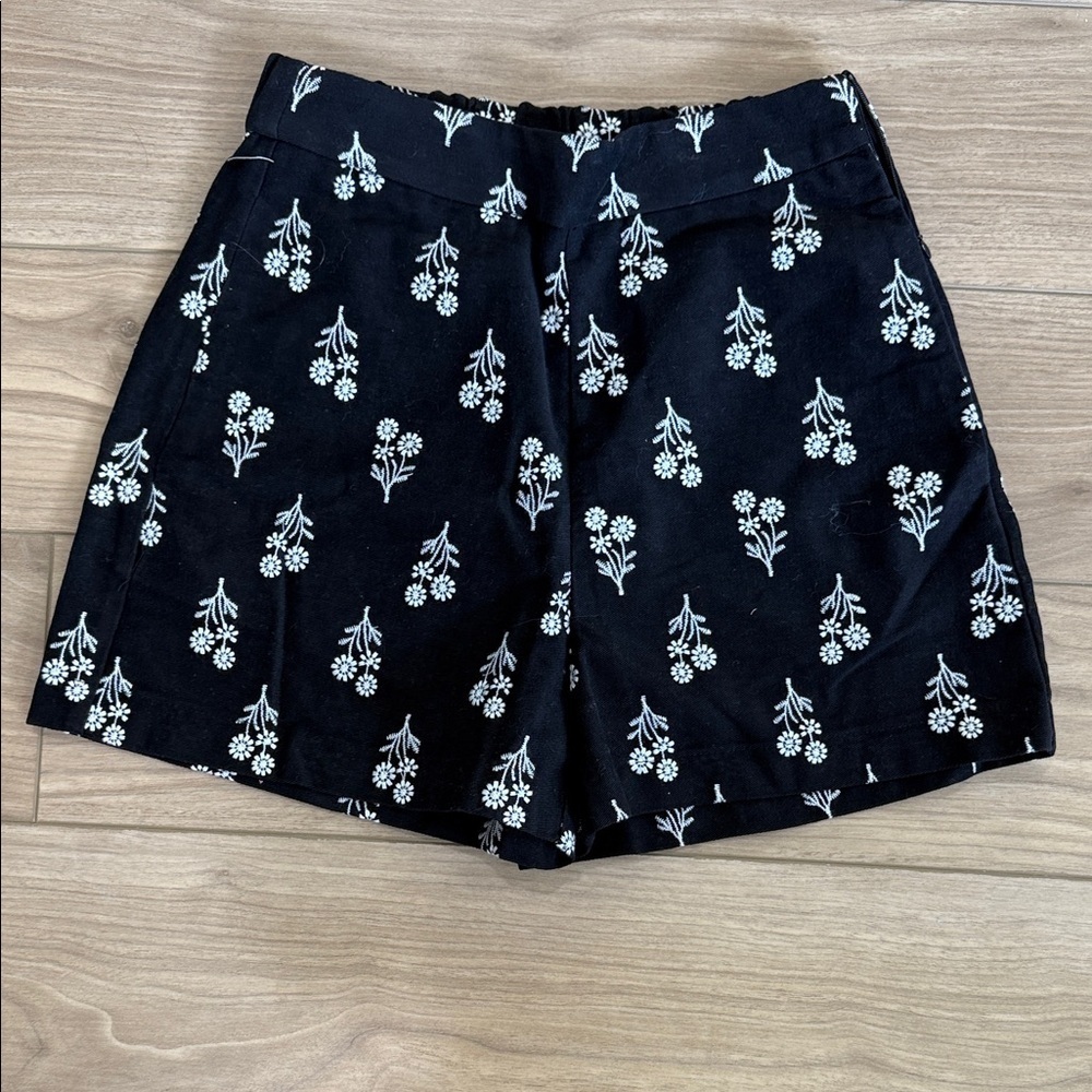 Floral Embroidered Black Women's Shorts